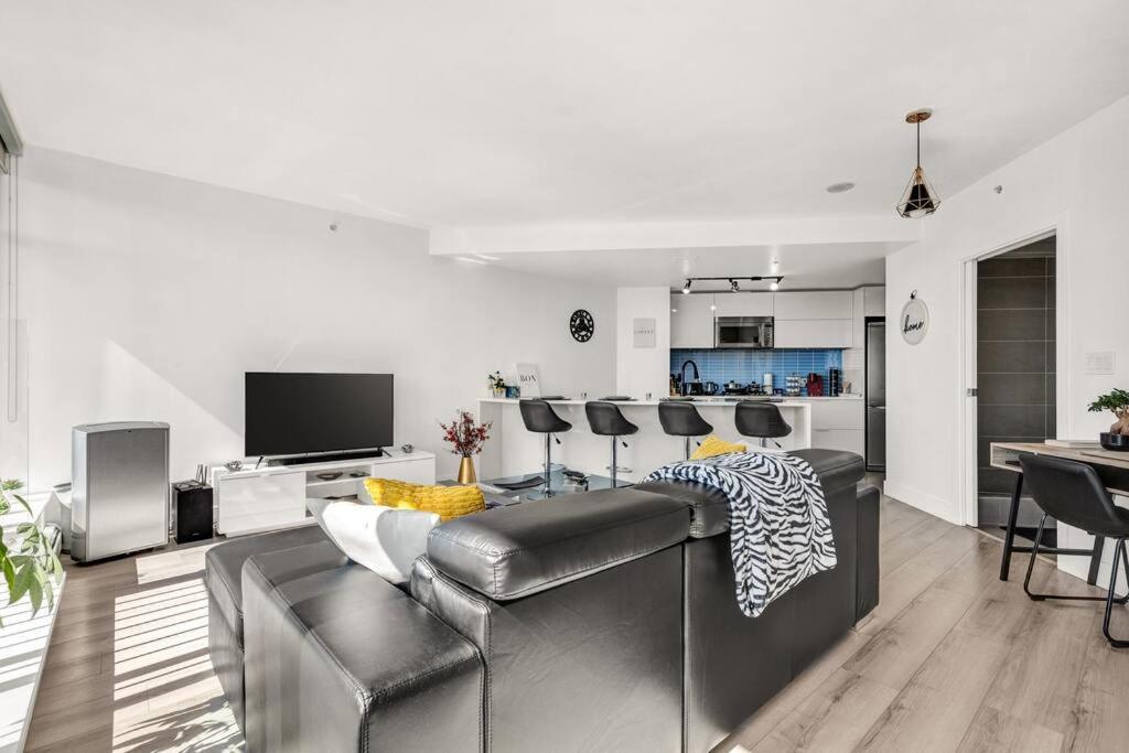 Central Luxury Apartment With Best City Views! Vancouver Extérieur photo