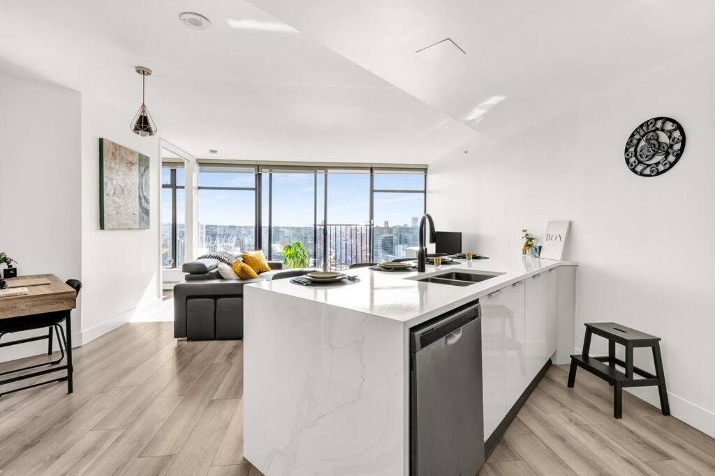 Central Luxury Apartment With Best City Views! Vancouver Extérieur photo