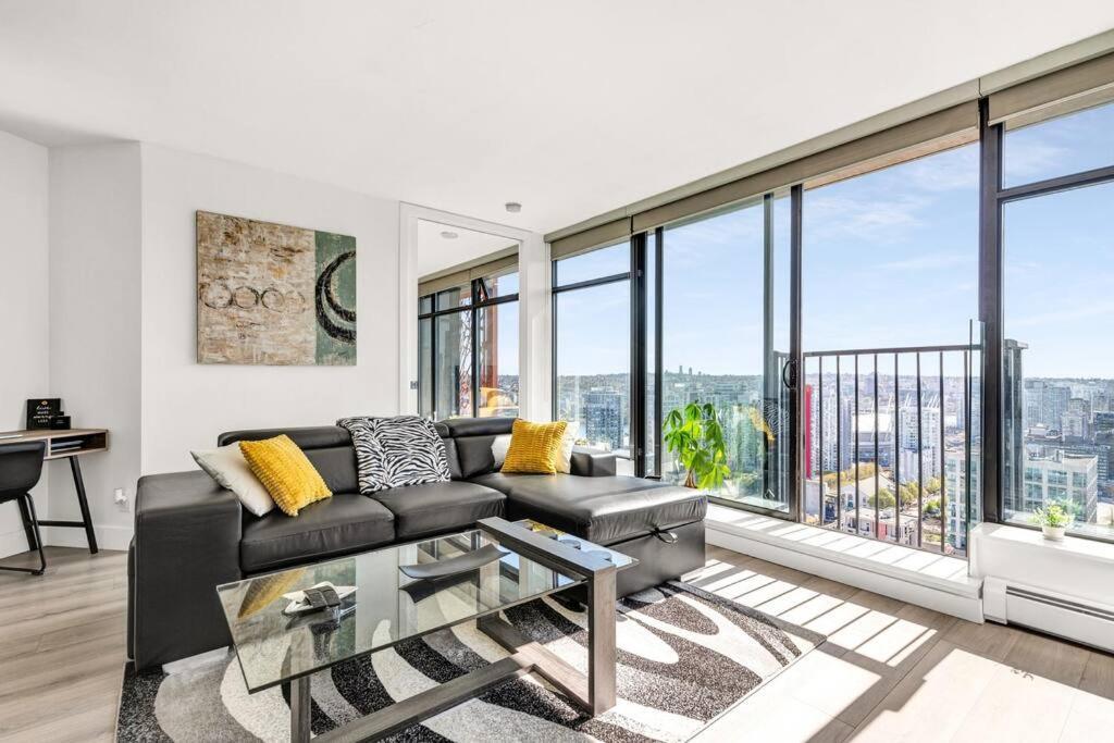Central Luxury Apartment With Best City Views! Vancouver Extérieur photo